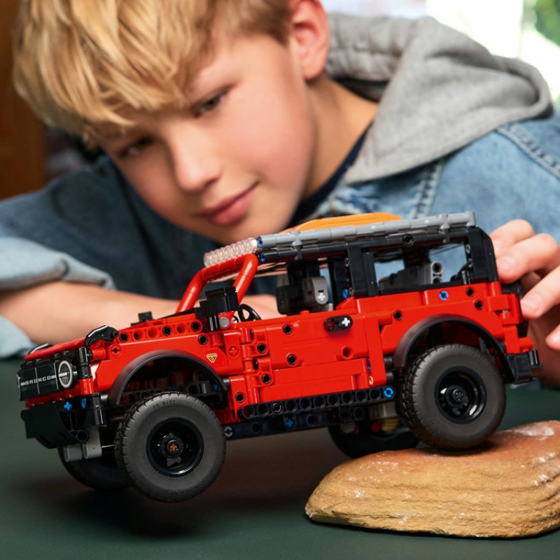 LEGO Technic Ford Bronco® SUV (42213)